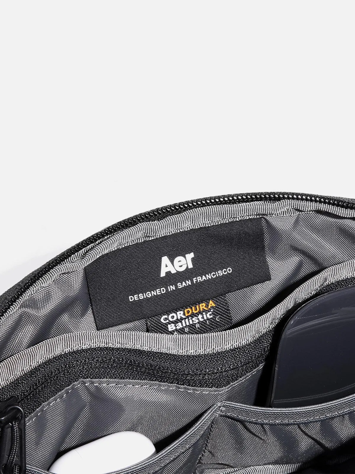 AER Slim Pouch Black