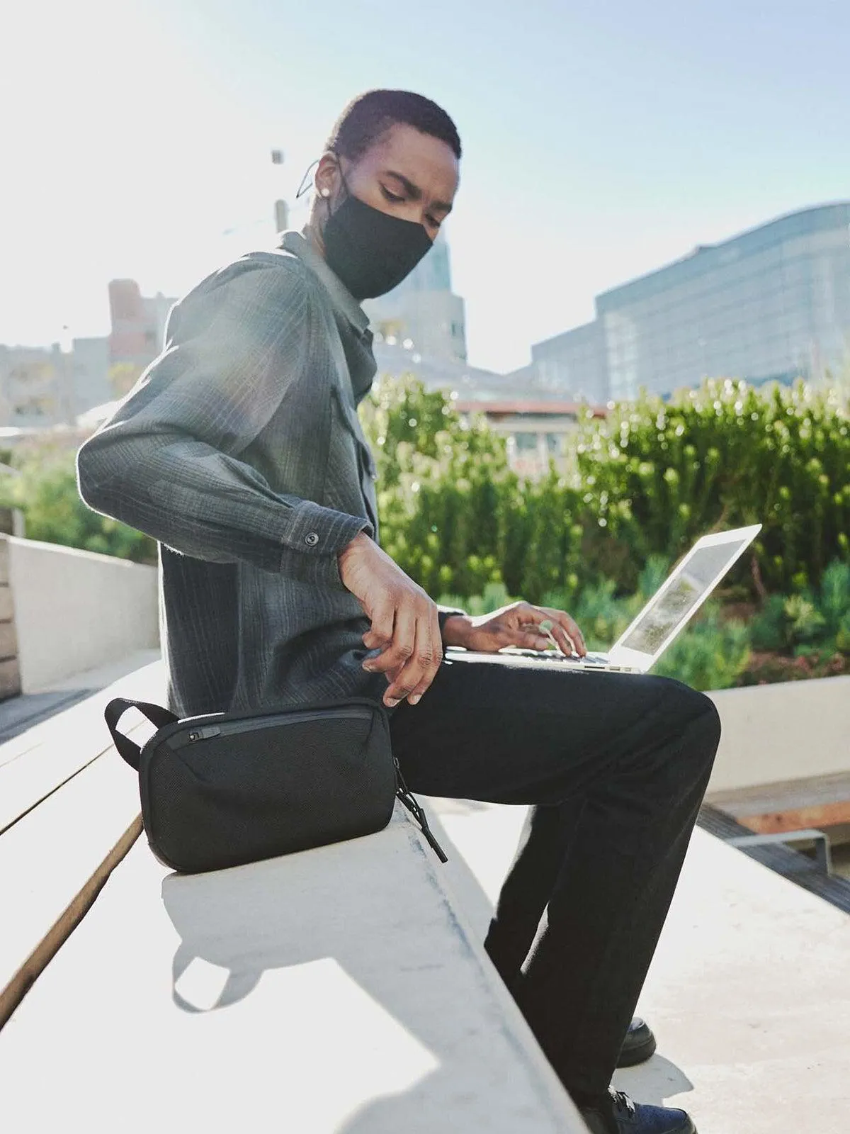 AER Slim Pouch Black