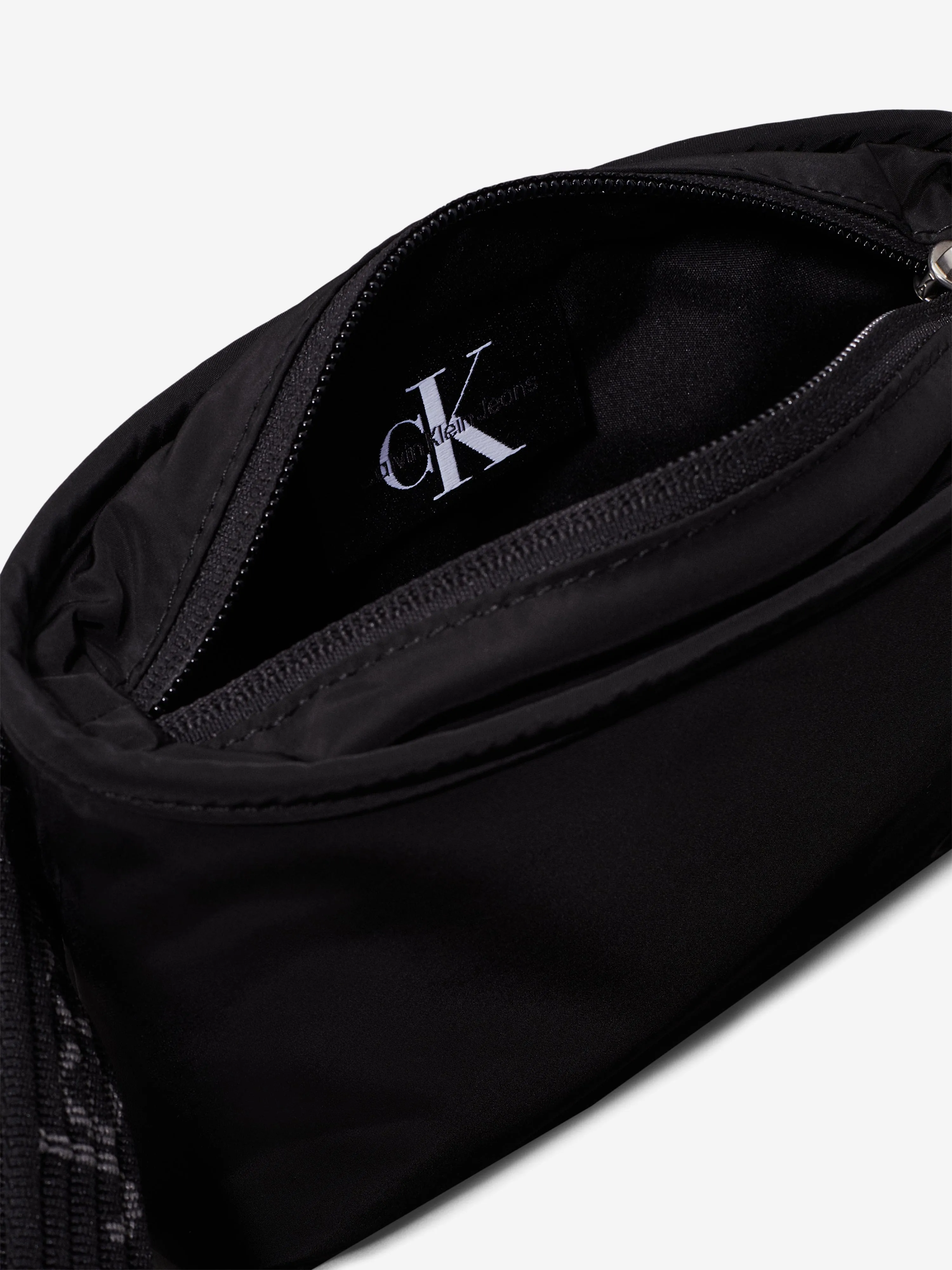 Calvin Klein Baby CK AOP 邮差包 黑色 (30 厘米)